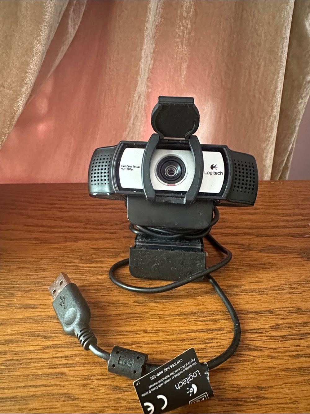 Logitech USB Webcam with Built-In Privacy Shutter - Black
